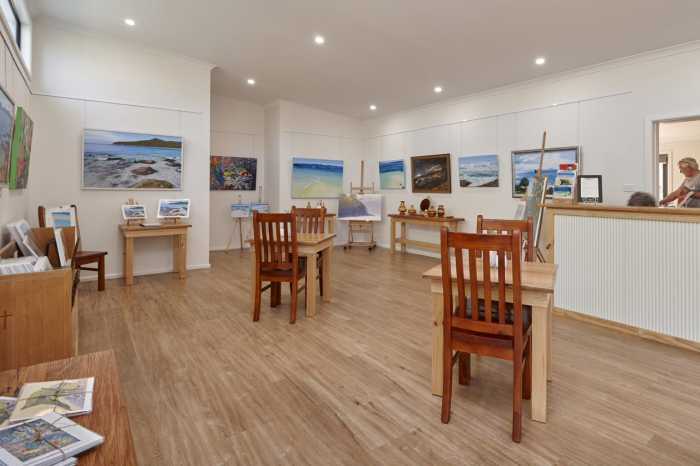 Dolphin Sands Art Gallery